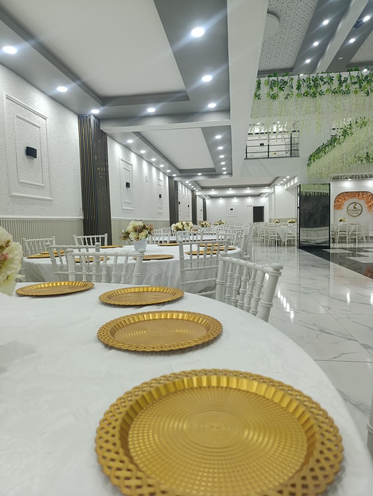Masa üstü ve salon geçiş alanı